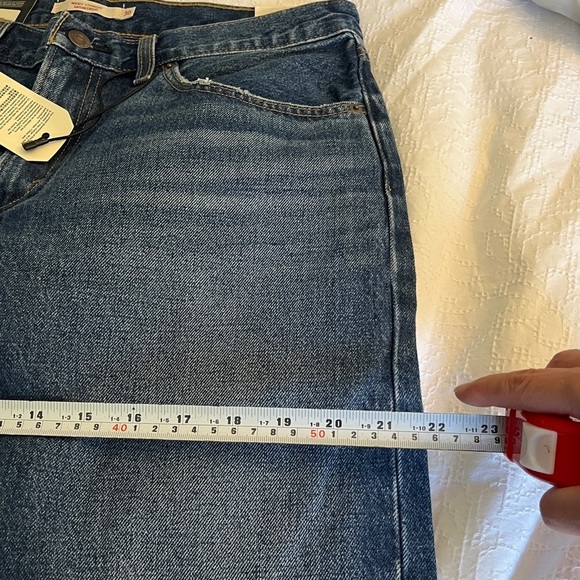 Levi's Middy Straight leg In Medium Wash Mid Rise Straight Leg Size 30 - Picture 10 of 14